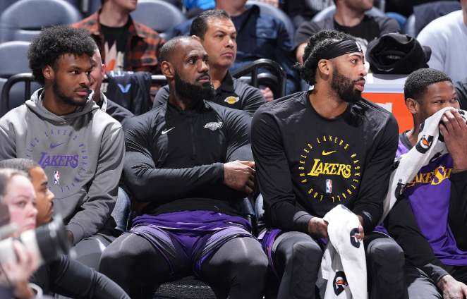 詹姆斯左脚酸痛！恐将赛季首次休战，82场全勤目标悬了