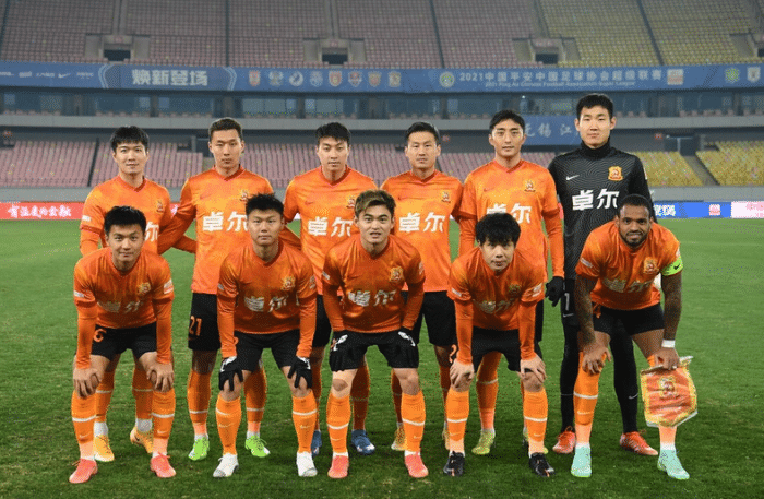 国足队长+4名冠军之星+后卫将解约，几成定局！中超保级队大雪崩