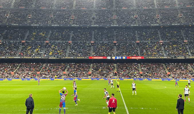 梅西离队后遗症！巴萨主场不限人数，上座率仅4成，仍创赛季纪录