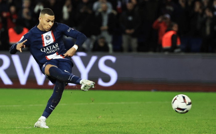 96分钟绝杀！大巴黎缺硬汉，内少扇对手耳光+跳水，梅西需抢断王