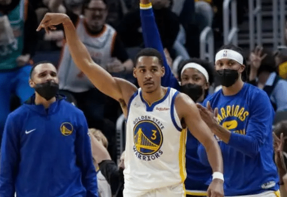 水花缺阵！普尔维金斯轰47分，勇士2连胜，格林6犯+技犯被罚下