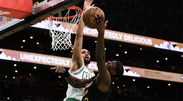 24分溃败！绿军球迷早退，塔图姆遭疯狂针对，布朗送球失误