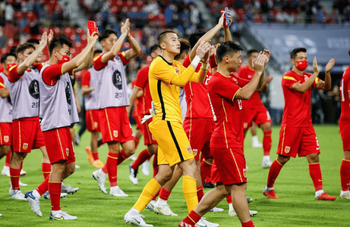 中国男足回正轨！留洋梯队获认可，穆帅同学兼老搭档：综合素质高