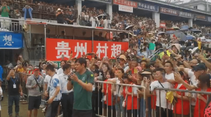 现场超6万人！范志毅率队2-2战平村超球队，感慨：足球很纯粹