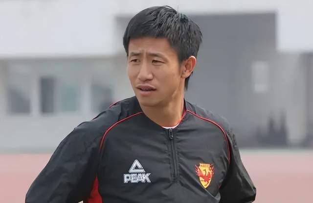 又一前国脚被拷走！曾是国家队边路主力飞翼，辅佐李铁长达6年