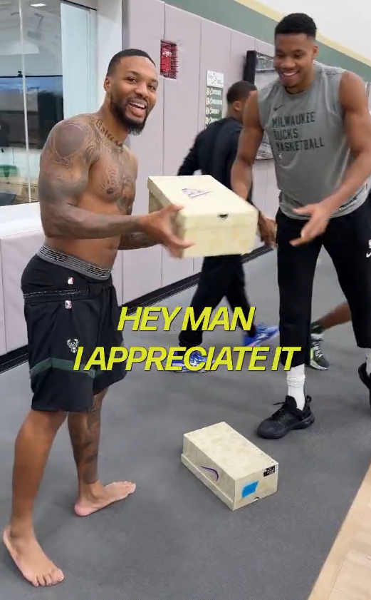 字母狂送39双新鞋：送给利拉德后索要对方球鞋 推翻小车礼物撒一地