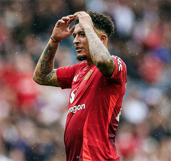 曼联首轮取胜桑乔因耳部感染缺席，其转会传闻不断未来成谜