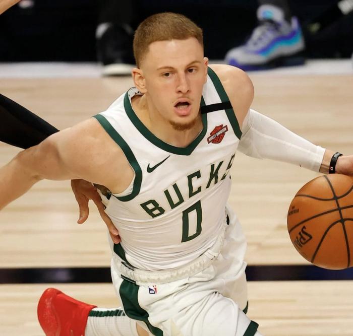 勇士第一笔引援！2年930万签约雄鹿旧将 迪温琴佐助库里卫冕