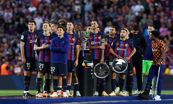 西甲大结局：巴萨时隔4年夺冠！ 西班牙人和埃尔切降级
