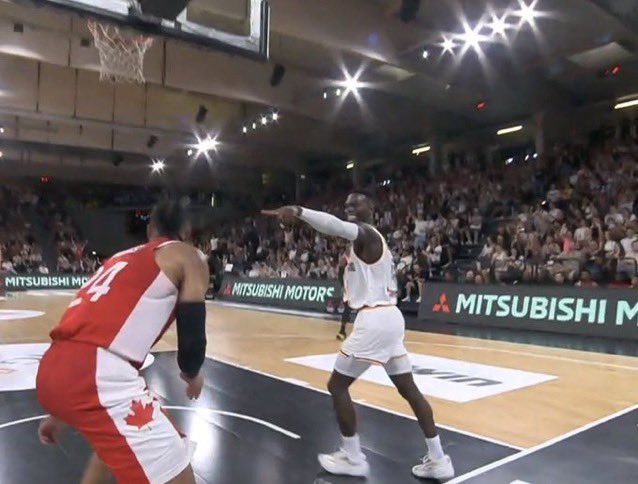 施罗德再次嘲笑狄龙：偷跑快攻上篮后挑衅对手 无奈轰26+8仍惜败