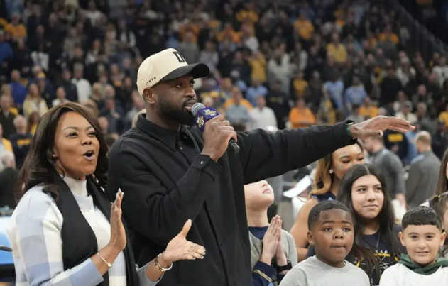 41岁韦德为母校捐款300万美元：用于资助贫困生 新球场将以其名字命名