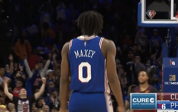 NBA诞生00后超新星！狂轰33分创生涯纪录，哈登张开双臂为他欢呼