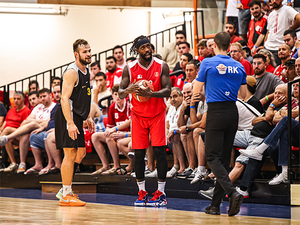 贝弗利以色列联赛首战表现欠佳 12投仅1中，美媒：专心做播客去吧