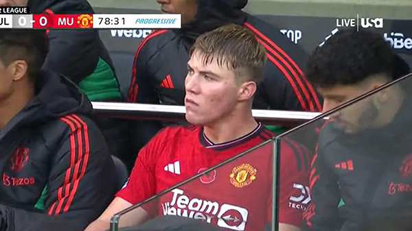 160分钟零机会！曼联7300万中锋哑火原因曝光，被换下场面露愠色