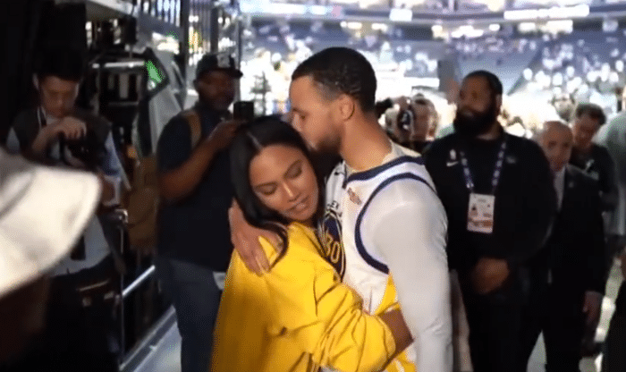 抢七晋级！库里50分乐开花，亲吻爱人阿耶莎，克莱盛赞：GOAT