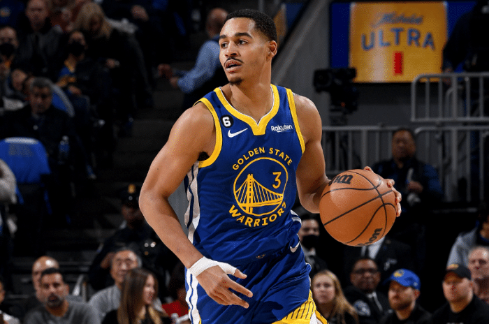 勇士遭横扫掉到西部第9：库里一脸失落 克莱沮丧捂眼格林提前离场