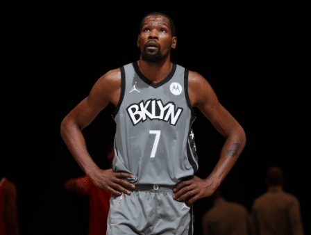 夸赞杜兰特的同时，却暗讽勇士or尼克斯？詹皇的言论引来争议