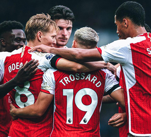 英超新BIG4？3队不败施压全胜曼城！曼联切尔西砸12亿却掉出前12名