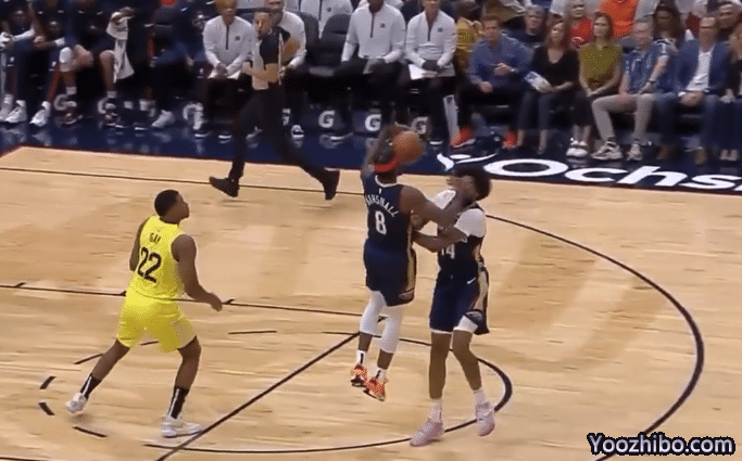 鹈鹕官宣英格拉姆伤退：头部遭队友误伤 捂着脑袋有些眩晕被迫退赛