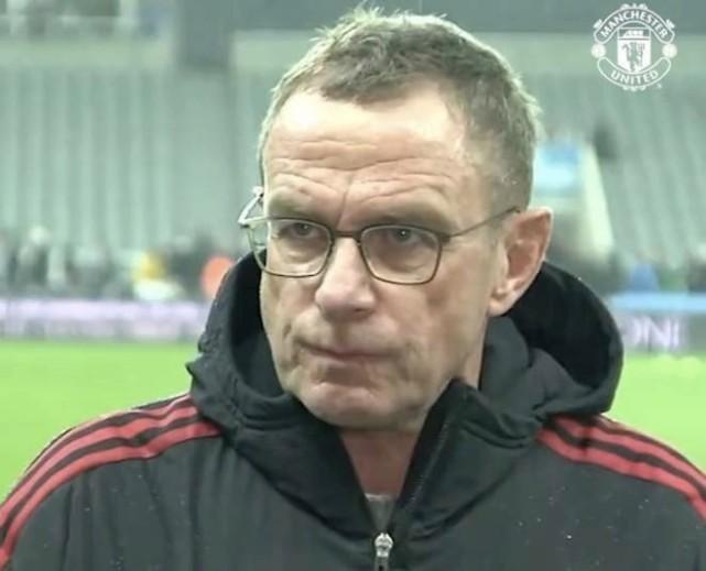 曼联主帅为0-4羞愧道歉！被中游队打服：我让球员死守但就是防不住