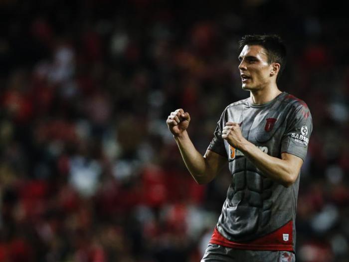 曼联8次考察2500万后腰，已获得优先购买权！大器晚成还是C罗好友