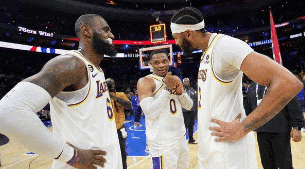 浓眉连缺20场替补复出：湖人生涯首次替补 詹姆斯出战八村垒首秀