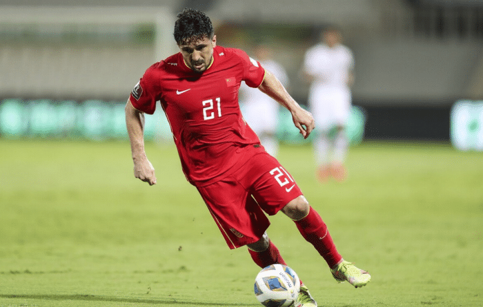 2-1冠军队、0-1苦主！国足留洋前锋2场过山车：从巴甲第1降至第10