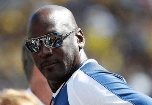 乔丹合影照！气场碾压年轻詹皇，不惧张伯伦，恩比德面前秒变粉丝