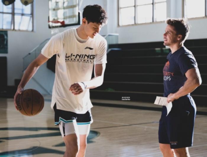 场均3.8+1.4！曾凡博公司：他和乔治威少训练师特训，为选秀做准备！