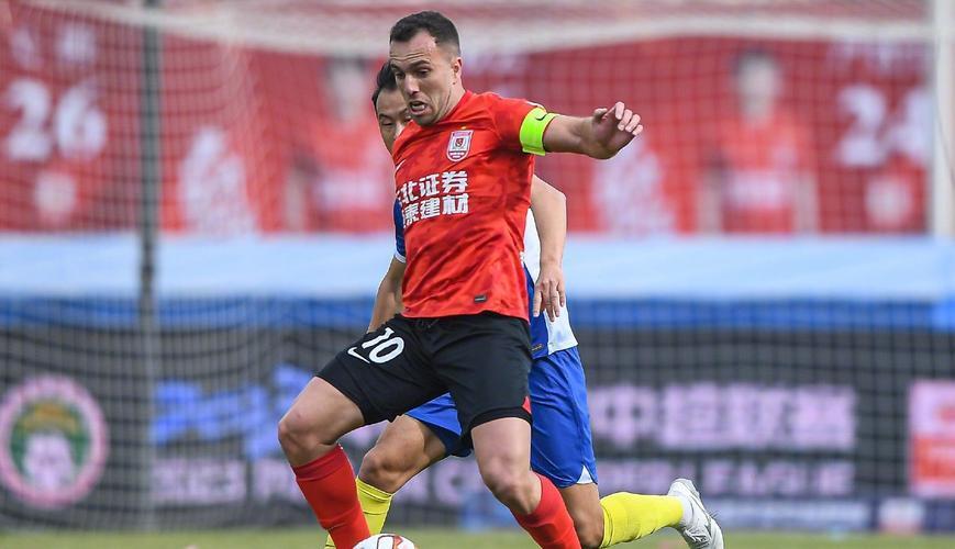 29岁亚泰队长：中超奥斯卡，国足未来中场核心