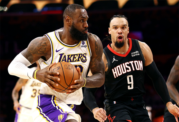 詹皇19投轰37+8+6刷爆纪录：罚球绝杀统治末节 嘲讽狄龙疯狂庆祝