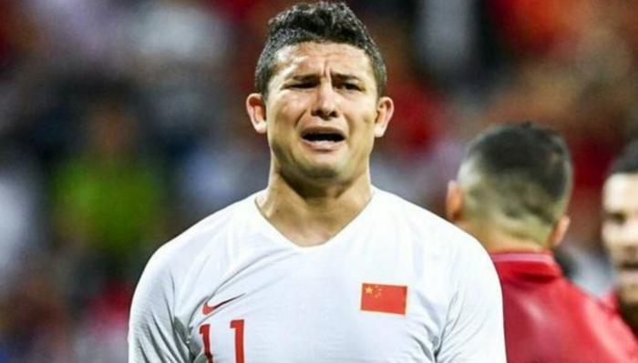 归化被同化？三名巴西人玩命，王刚表现显国足心态，李铁或做决定