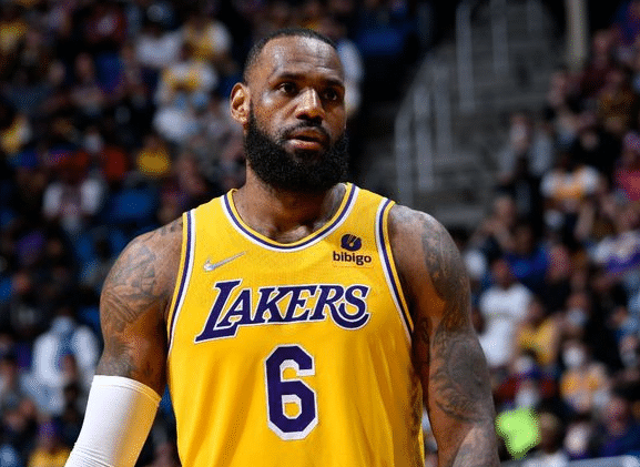 复出首战开门黑，詹姆斯赛后发声，提到了最重要的事情