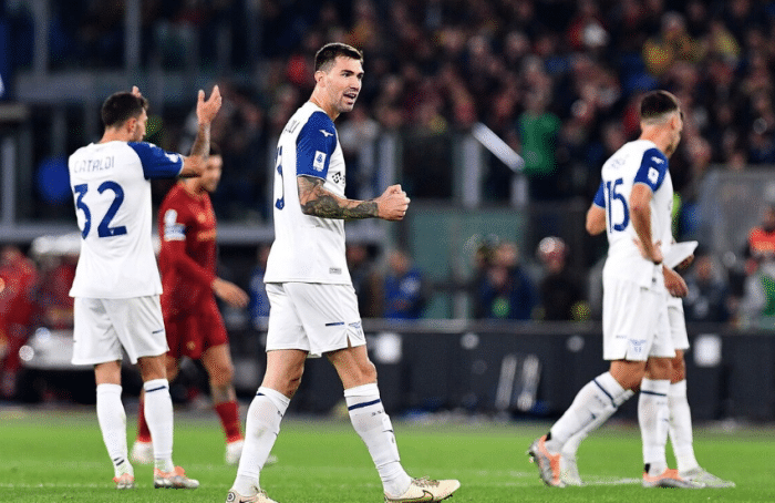 越想赢，越赢不了！罗马0-1输给死敌，穆帅：攻守全乱，全员上头