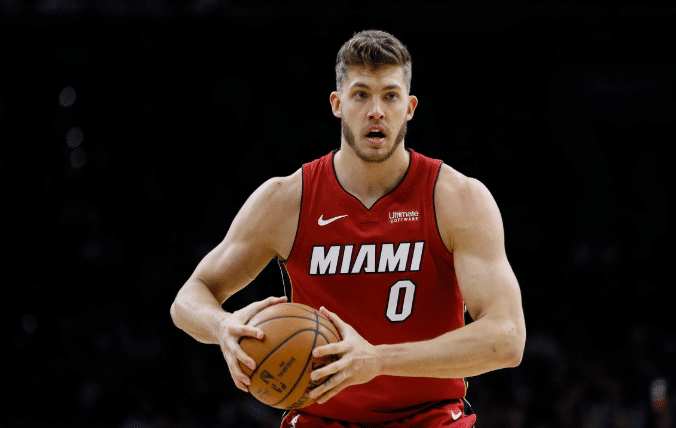 官宣！热火2米13中锋遭重罚，激怒世界最富人群，中国网友无语了