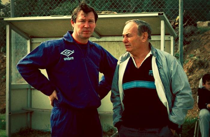 弗爵曾亲自为曼联球员洗脚！刚执教时困难重重，没人可用自己动手