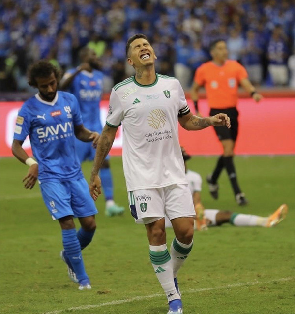 没C罗敬业？32岁利物浦巨星在沙特划水！拿1700万镑年薪近16场0球