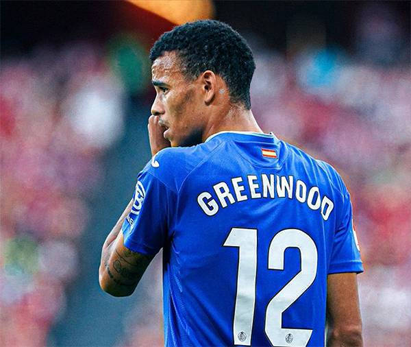 曼联出售青木计划获确认，下赛季也无缘归队！滕哈格批准续约三人