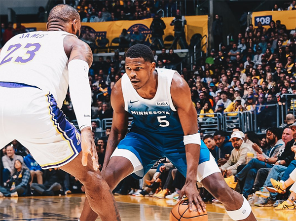 爱德华兹希望打爆湖人！离开球馆时喊话：你们庆幸没有被我打爆吧