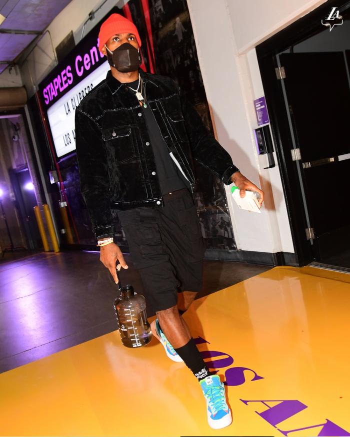 湖人首发阵容！詹姆斯冲击三大纪录，霍华德取代小乔丹三巨头再合体