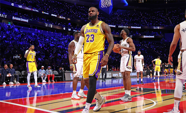 詹姆斯创史上最快30+5+5！疯狂一战引狂赞 杜兰特预言有望成真