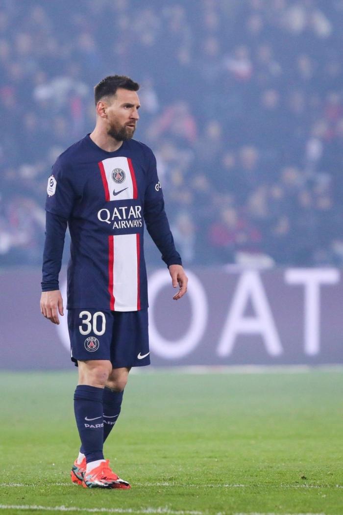 梅西遭法媒狂批：世界杯后出力减少，巴黎拼平局时他在慢跑