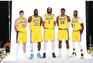 揭秘湖人媒体日亮点，詹姆斯父子同框，老詹谈退役众将赞雷迪克