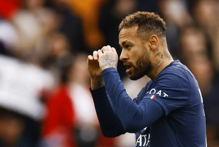 再见大巴黎！巴萨式悲剧重现！梅西摊牌了，与内马尔一同被逼转会