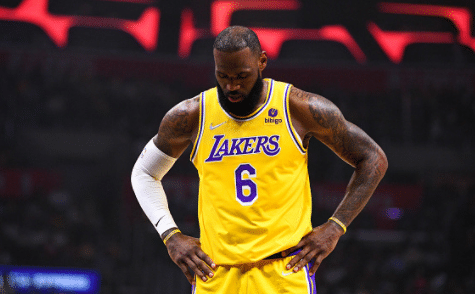 湖人崩盘上瘾！半场溃败输21分，状元打爆威少一节20分，老詹沮丧