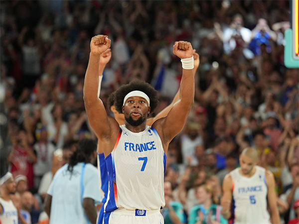 亚布塞莱为效力76人 慷慨支付160万美元买断费