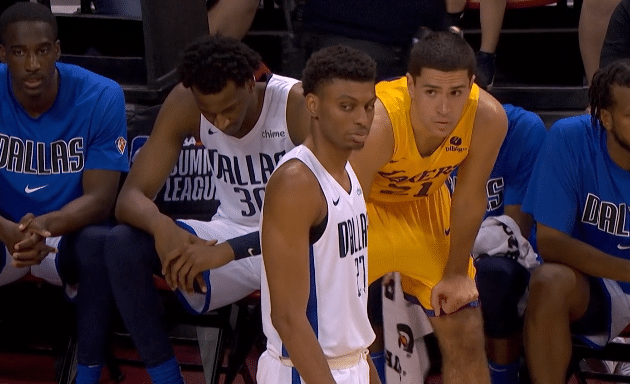 8战轰进28记三分！湖人版汤普森三分神准 有望成詹皇冲冠带刀侍卫