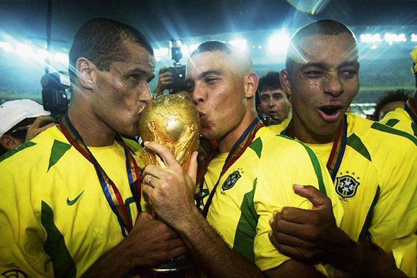 罗纳尔多过人有多强？大罗过人和梅西过人谁更强？