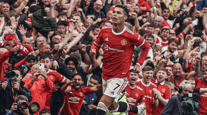 C罗躺枪！被解雇后曼联大胜，滕哈赫赛后扎心，歌曲遭球迷改编