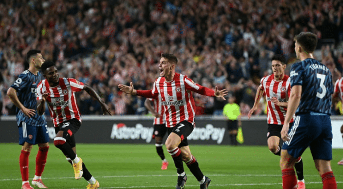 阿森纳成背景板！升班马一战创八大纪录，遭调侃：伦敦之王诞生